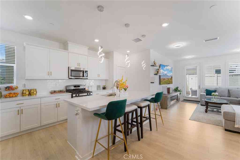 Condo For Sale - 24235 Juni Ct<br/> Corona, CA 92883