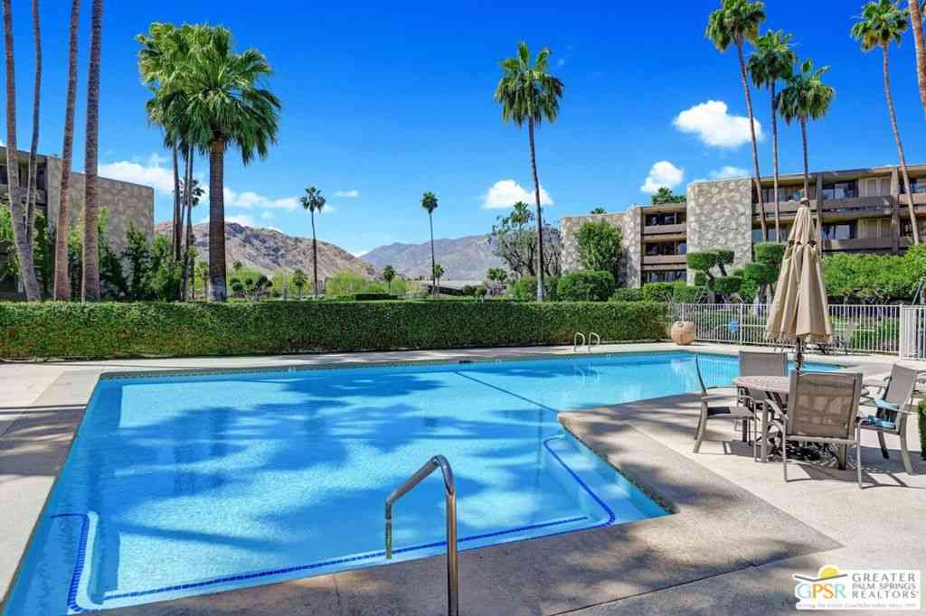 Condo For Sale - 1660 S La Reina Way #1A<br/> Palm Springs, CA 92264