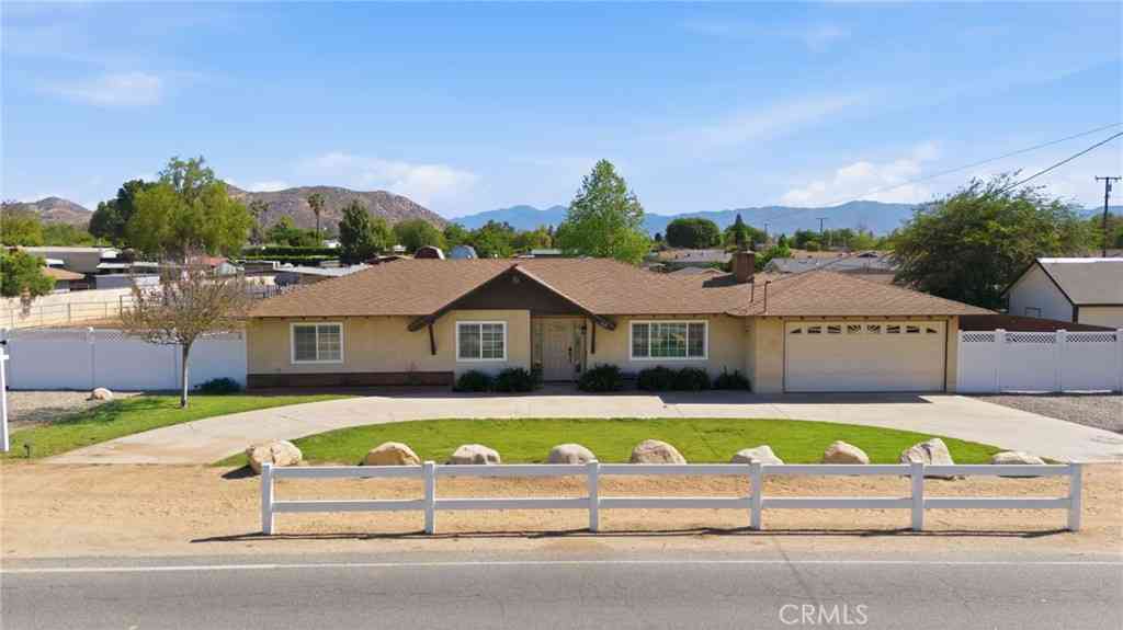 Homes For Sale - 758 7th Street<br/> Norco, CA 92860