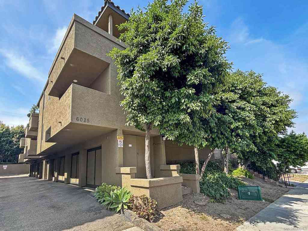 Townhouse For Sale - 6025 Estelle #4<br/> San Diego, CA 92115