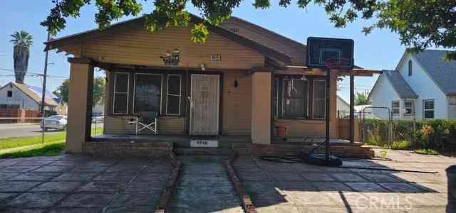 Homes For Sale - 4648 E Iowa<br/> Fresno County, Fresno, CA 93702