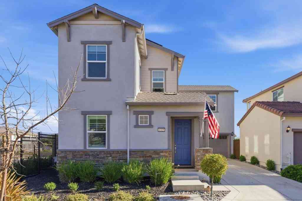 Homes For Sale - 1325 Hernandez Way<br/> Santa Clara County, Gilroy, CA 95020