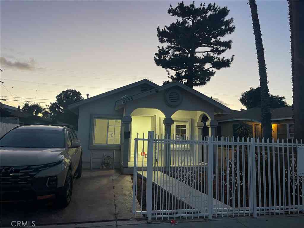 Homes For Sale - 10255 California<br/> Los Angeles County, South Gate, CA 90280