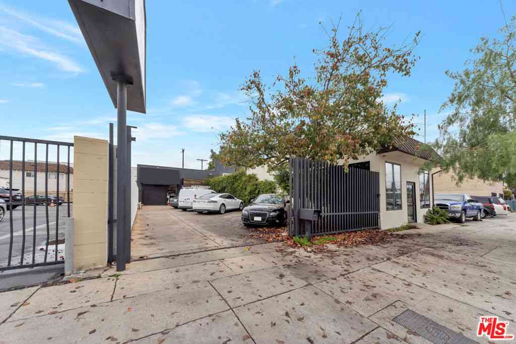 Homes For Rent - 10835 Magnolia Boulevard<br/> North Hollywood, CA 91601