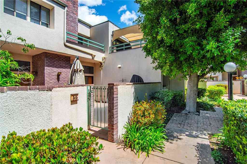 Townhouse For Sale - 18739 Hatteras Street #55<br/> Tarzana, CA 91356
