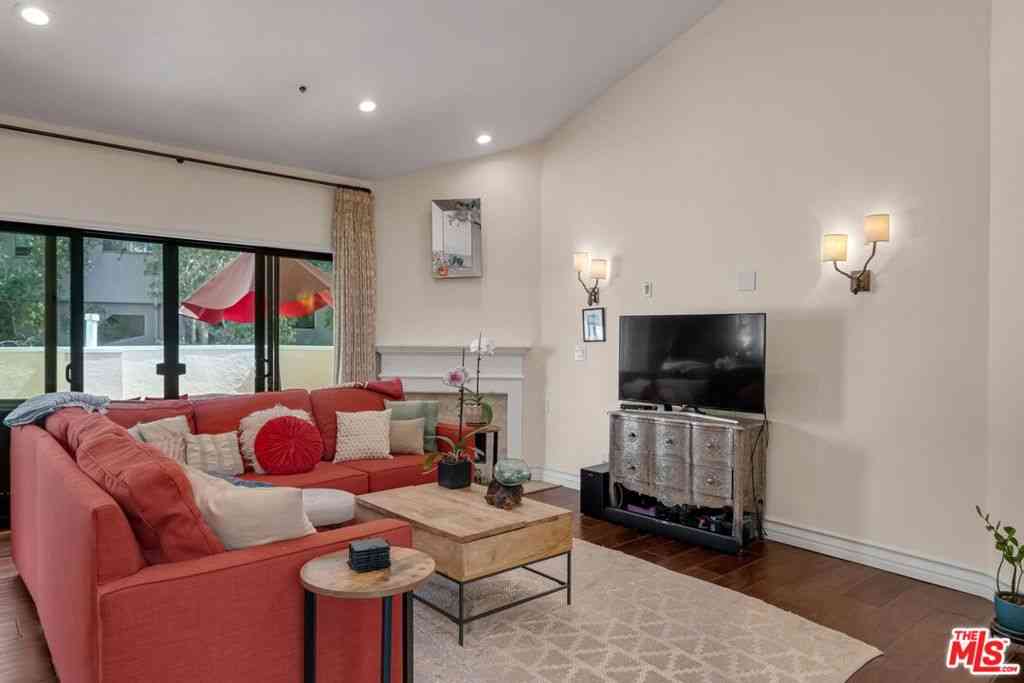 Condo For Sale - 1722 Malcolm Avenue #304<br/> Los Angeles County, Los Angeles, CA 90024