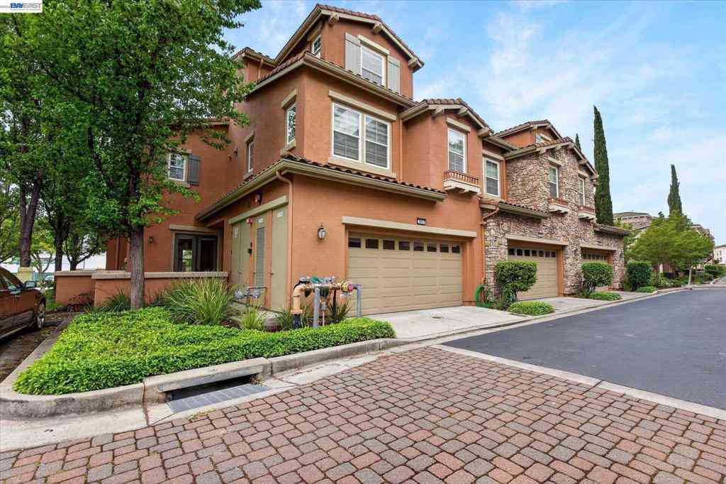 Townhouse For Sale - 3683 Central Parkway<br/> Dublin, CA 94568