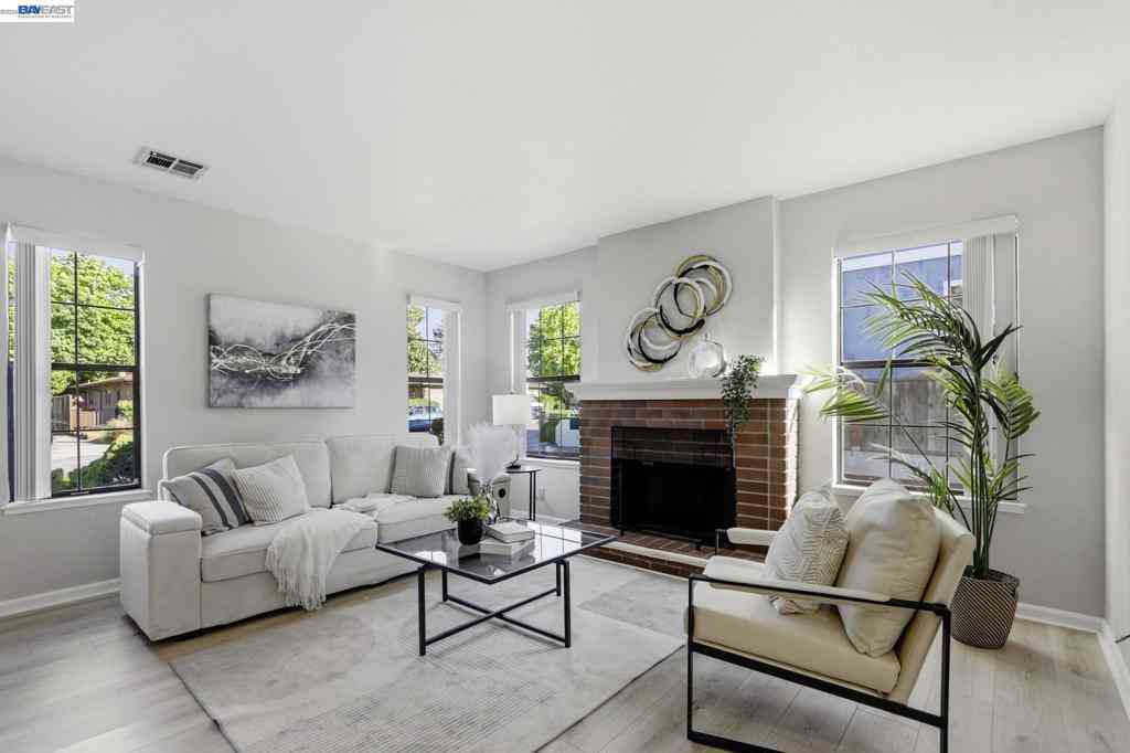 Townhouse For Sale - 377 S Bernardo Ave<br/> Santa Clara County, Sunnyvale, CA 94086