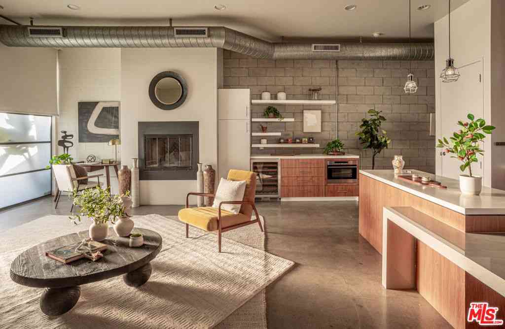 Condo For Sale - 1534 17th Street #105<br/> Santa Monica, CA 90404