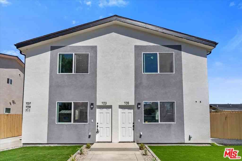 Homes For Sale - 707 W 80th Street<br/> Los Angeles County, Los Angeles, CA 90044