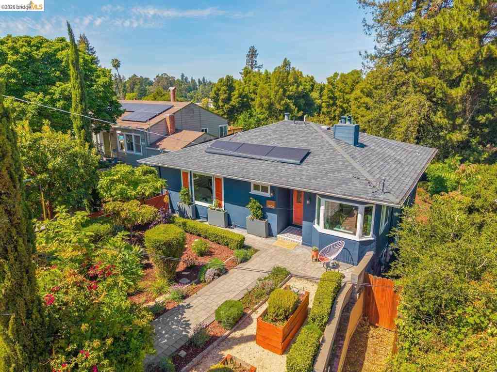 Homes For Sale - 7406 Circle Hill Dr<br/> Alameda County, Oakland, CA 94605