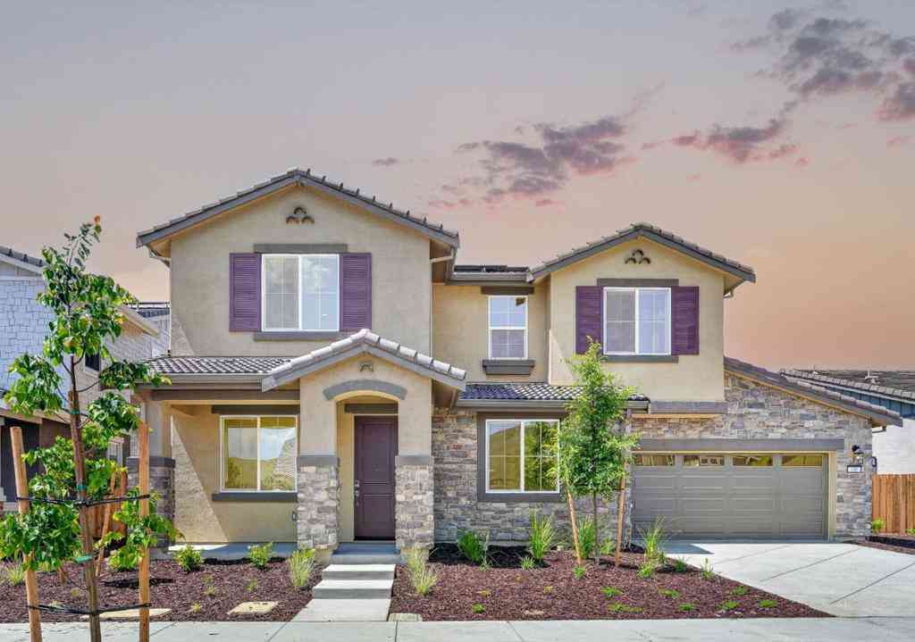 Homes For Sale - 190 Golden Gate Lane<br/> Vacaville, CA 95687