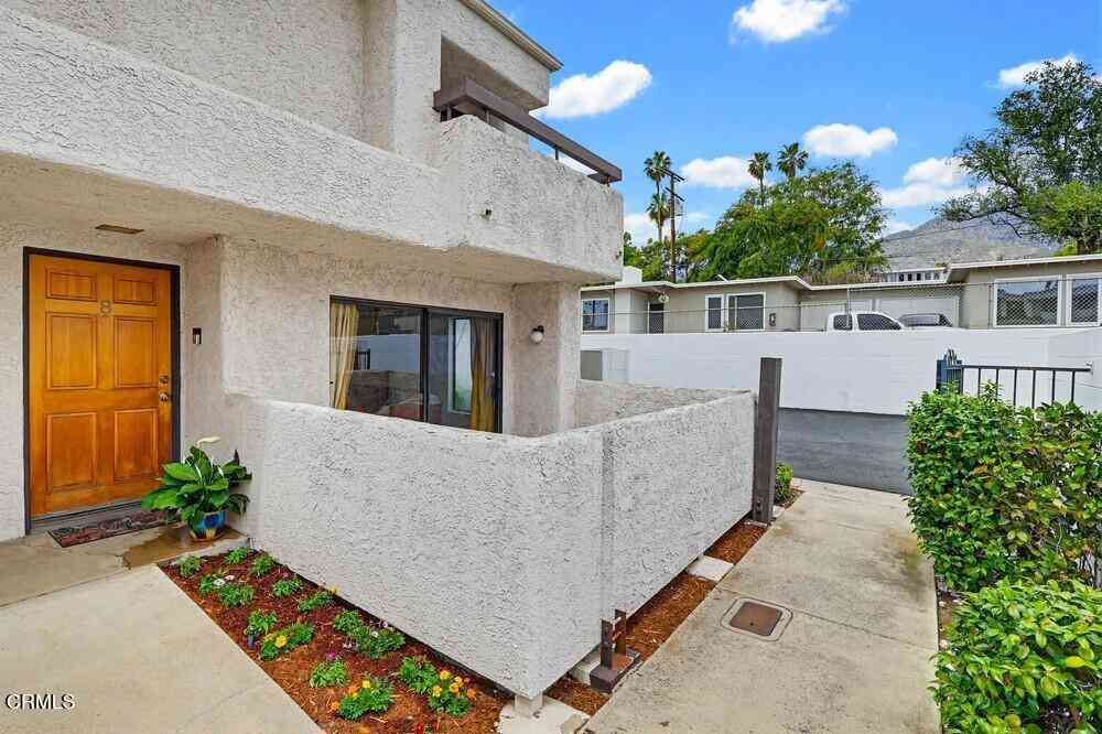 Condo For Sale - 2680 Lake Avenue #8<br/> Altadena, CA 91001
