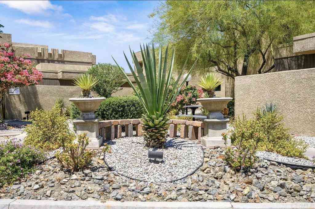 Condo For Sale - 481 Bradshaw Lane #13<br/> Palm Springs, CA 92262