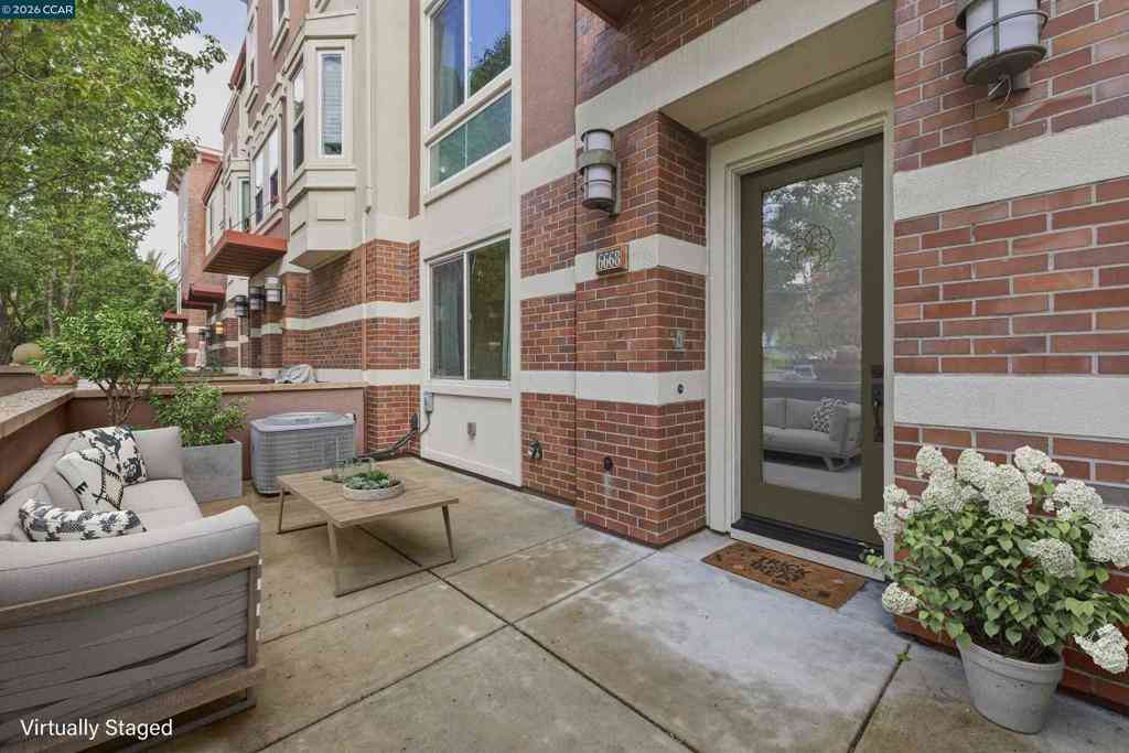 Townhouse For Sale - 6668 Adare Ln<br/> Dublin, CA 94568