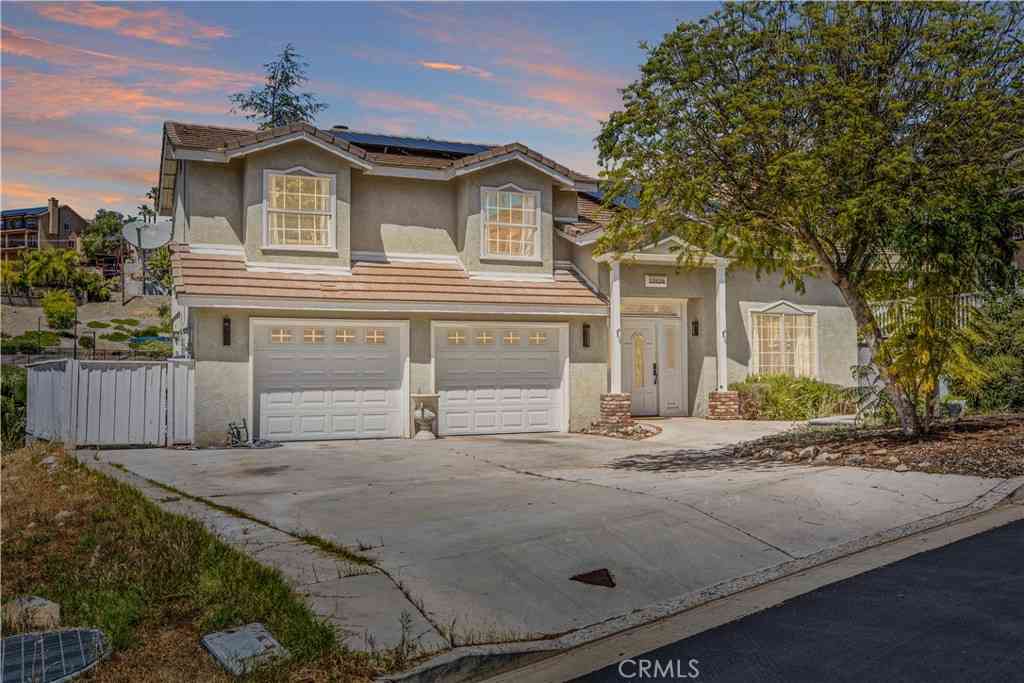 Homes For Sale - 22920 Green Pine<br/> Canyon Lake, CA 92587