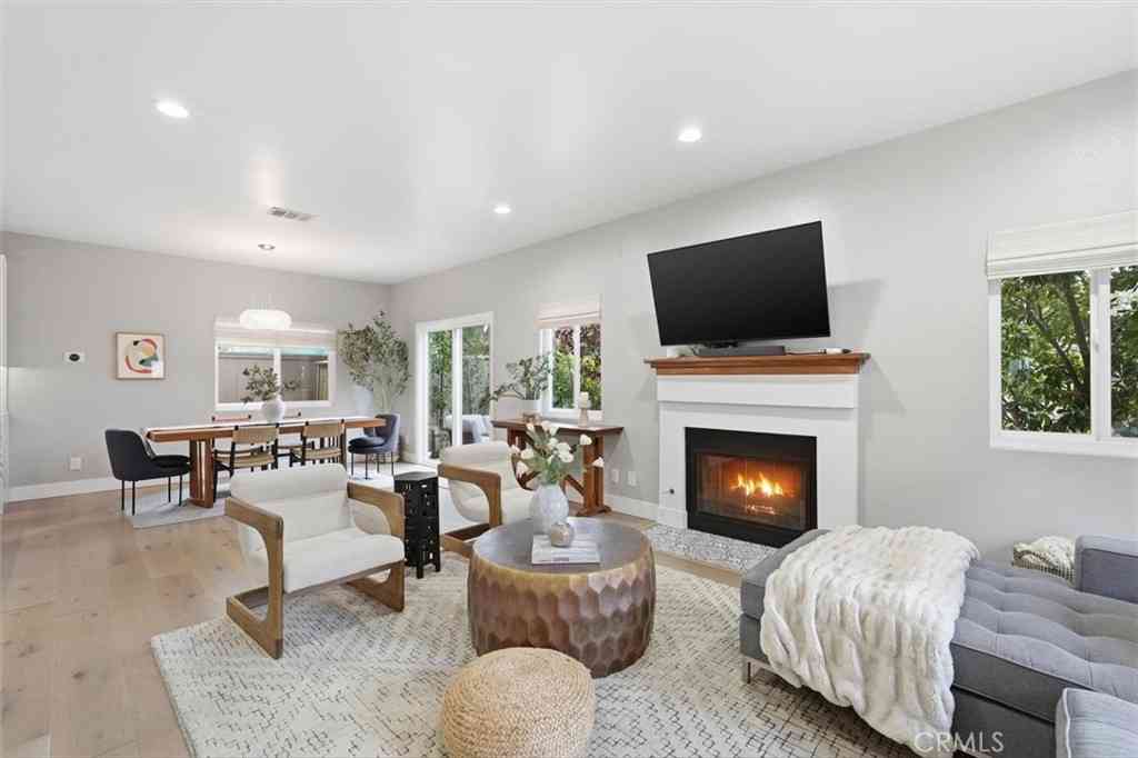 Townhouse For Sale - 2220 Clark Ln #b<br/> Redondo Beach, CA 90278