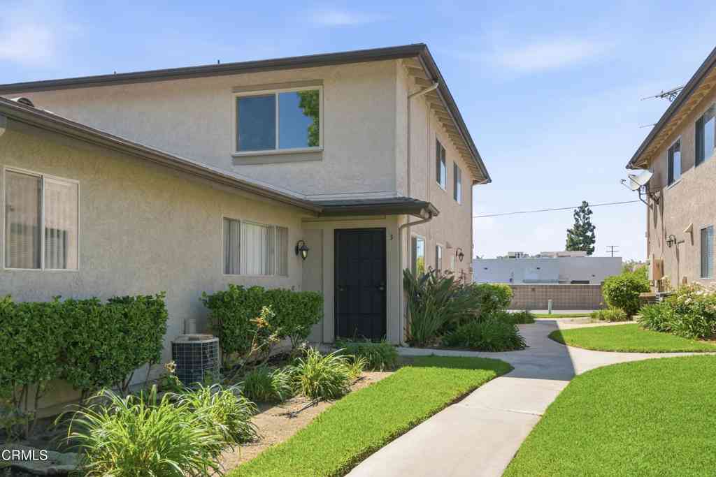 Condo For Sale - 2057 Calle La Sombra #3<br/> Simi Valley, CA 93063