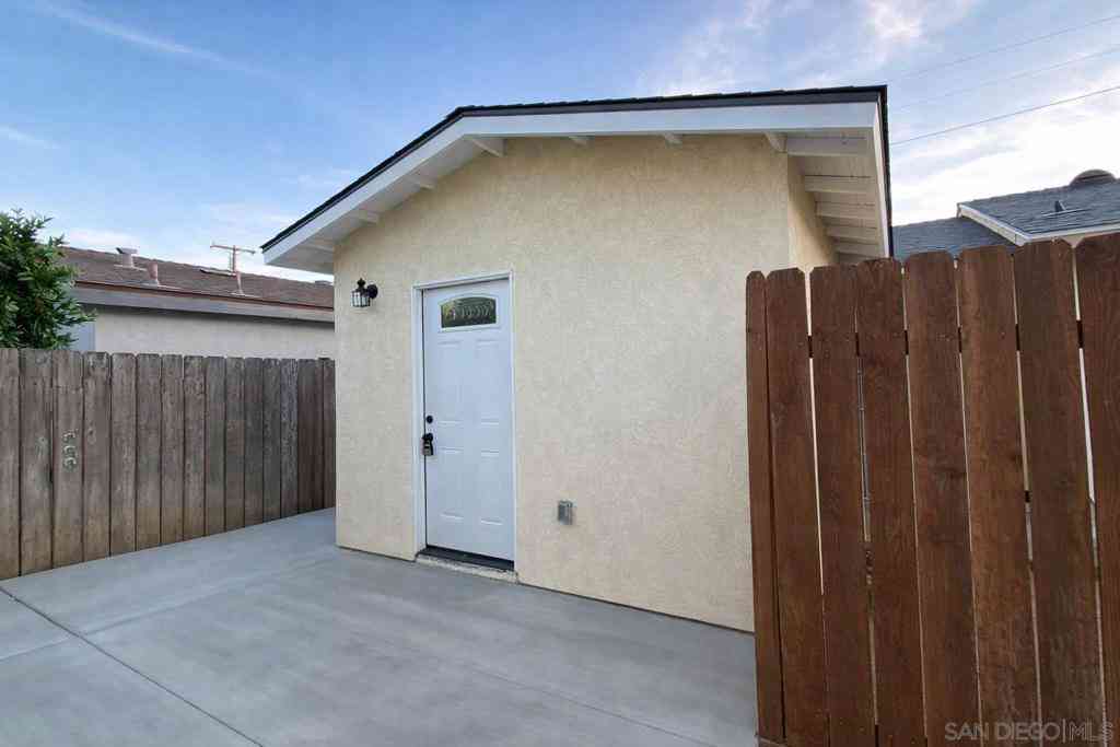 Townhouse For Rent - 636 Aster St<br/> Escondido, CA 92027