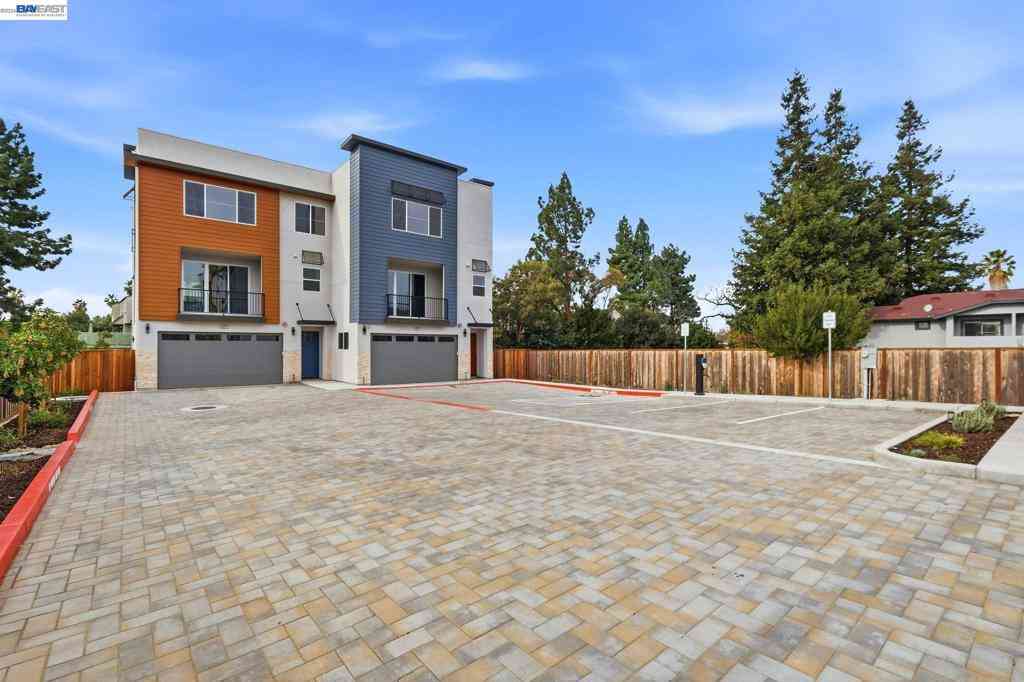 Townhouse For Sale - 3721 Gettysburg Common<br/> Fremont, CA 94538