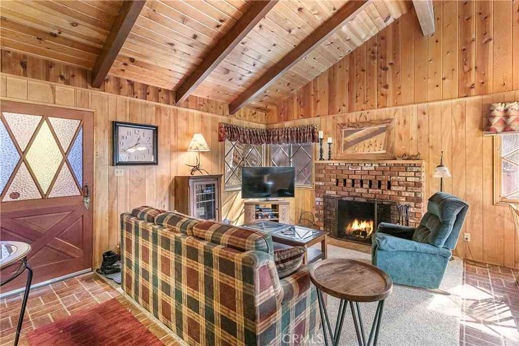 Homes For Sale - 748 Lake<br/> San Bernardino County, Lake Arrowhead, CA 92352