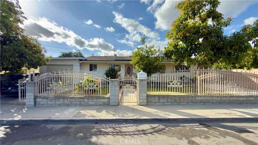 Homes For Sale - 1011 Shadow<br/> Los Angeles County, San Fernando, CA 91340