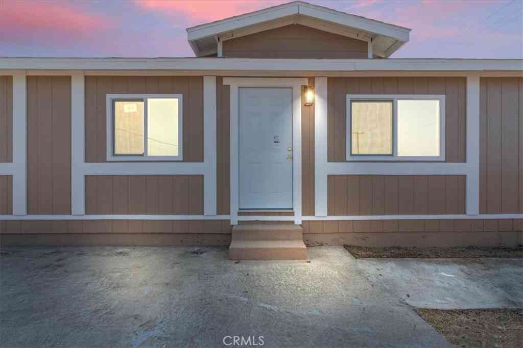 Homes For Sale - 108 2nd Street<br/> Taft, CA 93268
