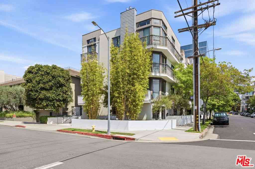 Condo For Sale - 11321 Missouri Avenue #203<br/> Los Angeles, CA 90025