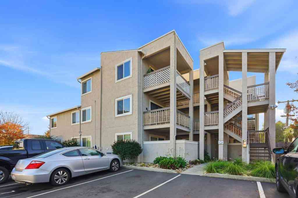 Condo For Sale - 5547 Russo<br/> San Jose, CA 95118