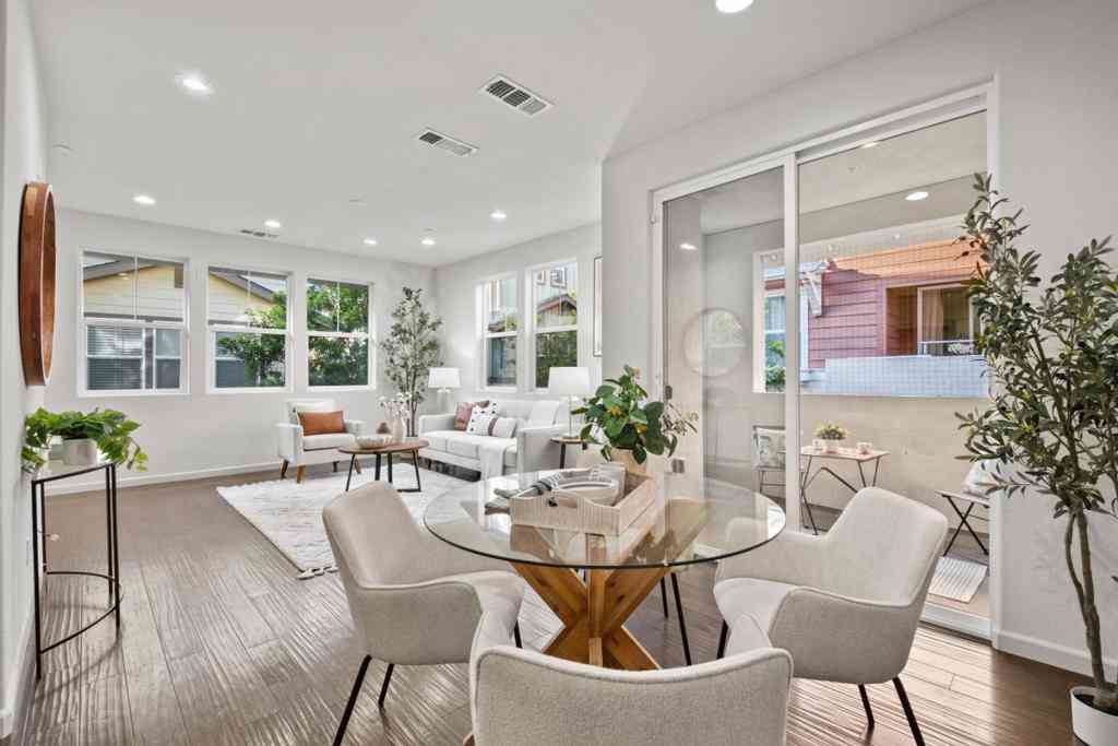 Townhouse For Sale - 2104 Vincenzo<br/> Santa Clara County, San Jose, CA 95133