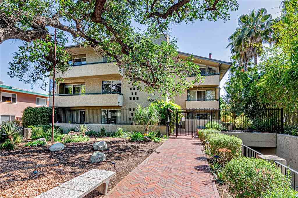Condo For Sale - 960 San Pasqual Street<br/> Pasadena, CA 91106