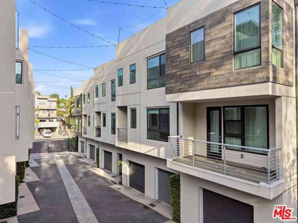 Condo For Sale - 2111 N Cahuenga Boulevard #11<br/> Los Angeles, CA 90068