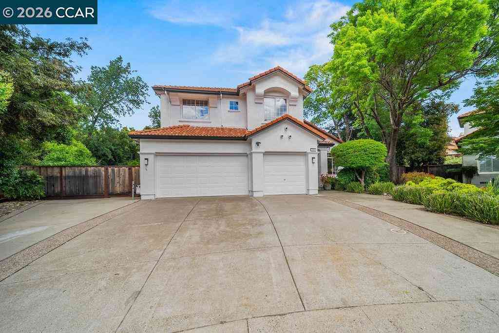 Homes For Sale - 55 La Honda Ct<br/> Clayton, CA 94517