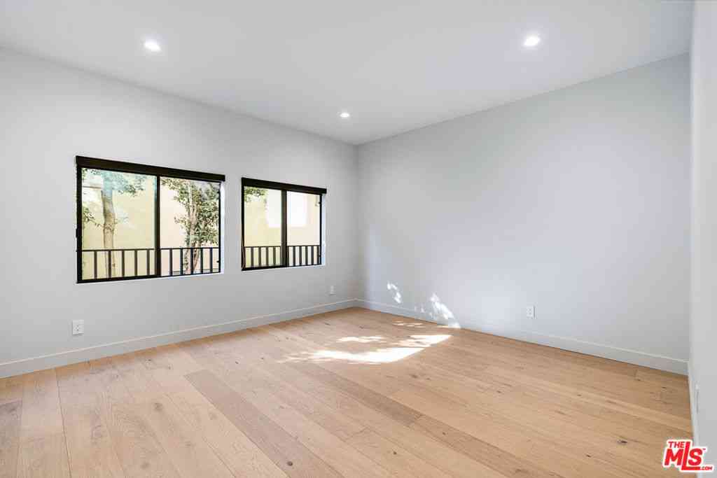 Condo For Rent - 12320 Montana Avenue #108<br/> Los Angeles, CA 90049