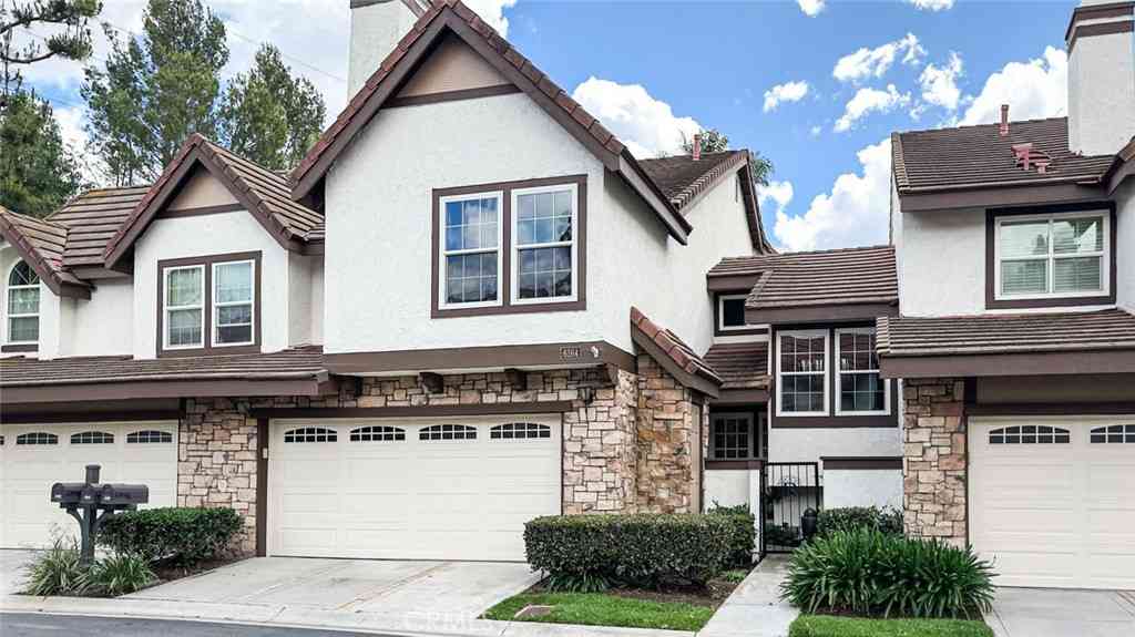 Townhouse For Sale - 6164 E Morningview Drive<br/> Anaheim Hills, CA 92807