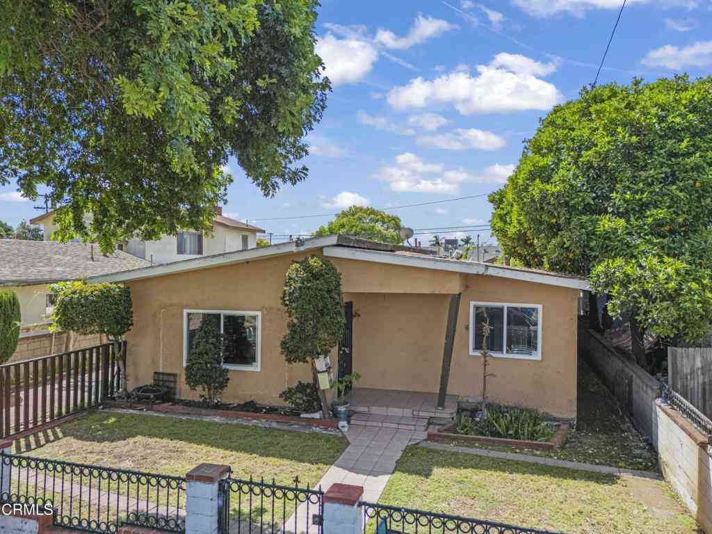 Homes For Sale - 7032 San Vincente Street<br/> Los Angeles County, Paramount, CA 90723