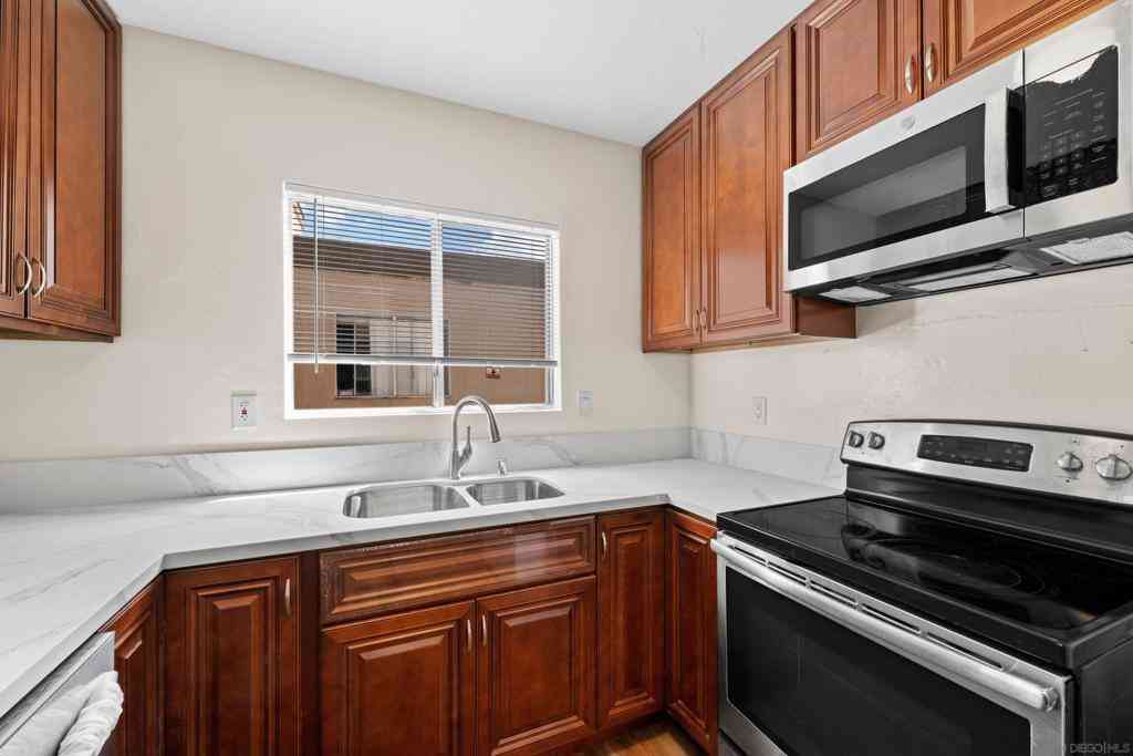 Condo For Sale - 1051 Rock Springs #202<br/> Escondido, CA 92026