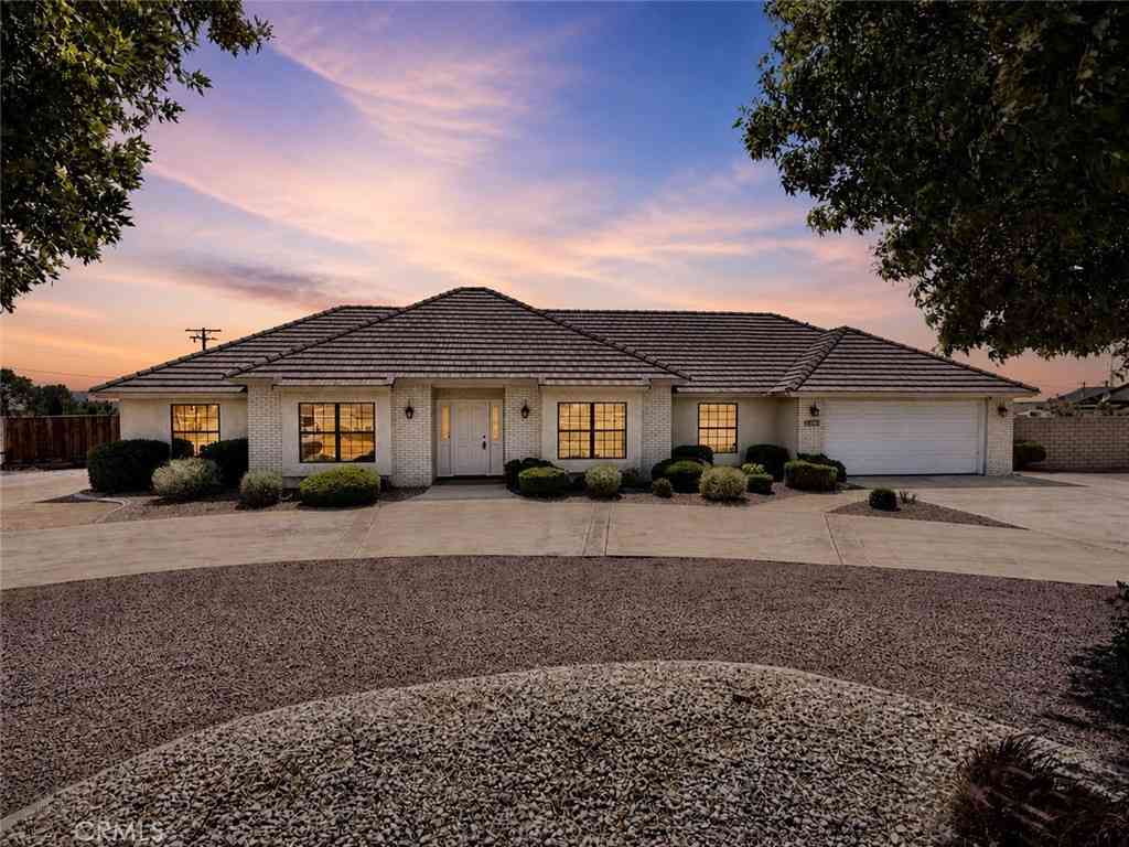 Homes For Sale - 14890 Apple Valley<br/> San Bernardino County, Apple Valley, CA 92307