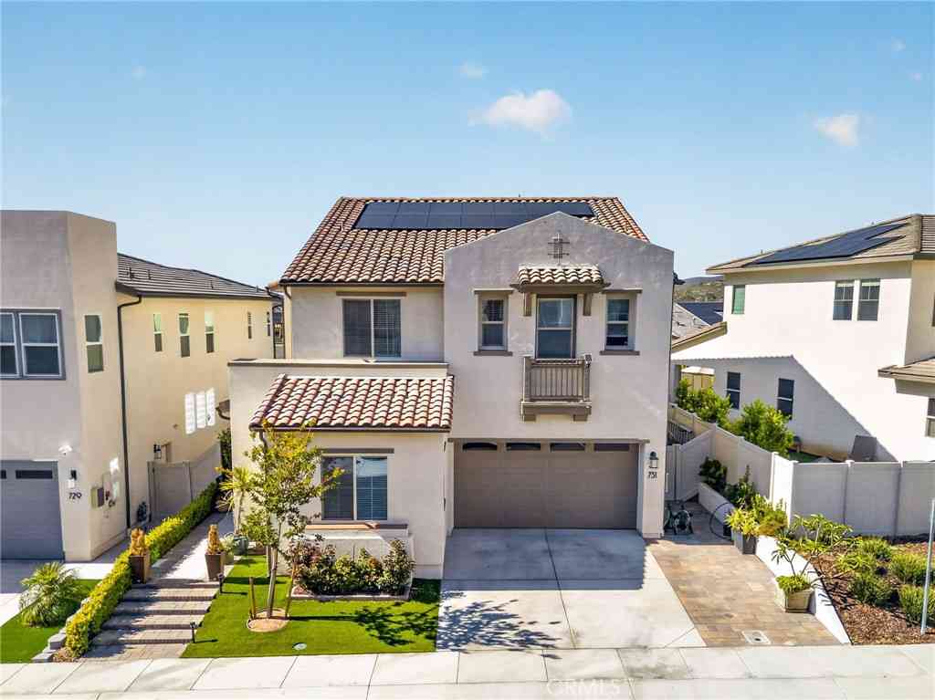 Homes For Sale - 731 Westbrook Loop<br/> San Diego County, San Marcos, CA 92078