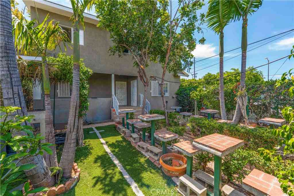 Multifamily For Sale - 736 W 41st Place<br/> Los Angeles County, Los Angeles, CA 90037