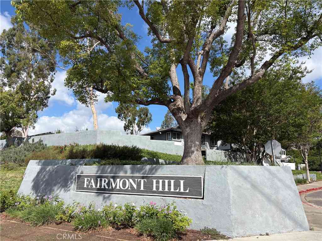 Condo For Sale - 20470 Elm Hill Lane<br/> Yorba Linda, CA 92886