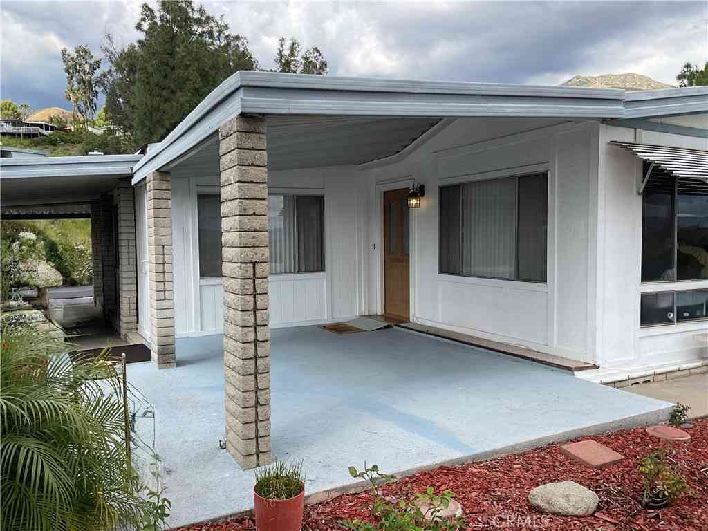 Mobile Home For Sale - 4040 E Piedmont #242<br/> San Bernardino County, Highland, CA 92346