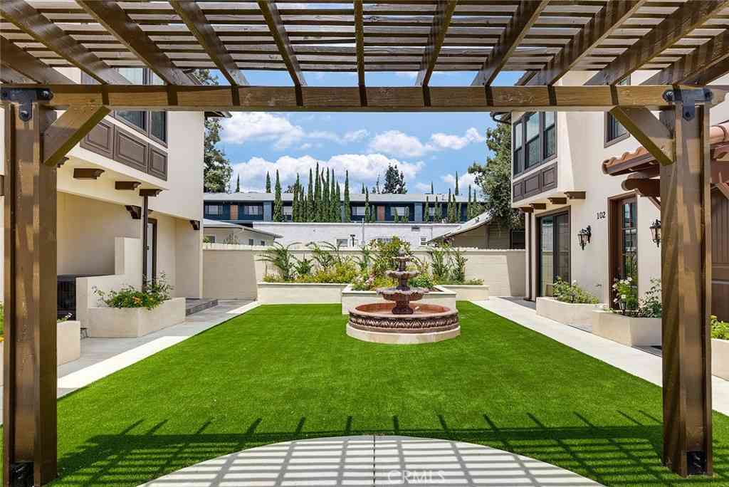 Condo For Rent - 89 N Grand Oaks Ave #103<br/> Los Angeles County, Pasadena, CA 91107