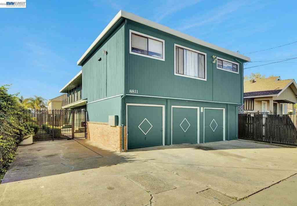 Homes For Sale - 8811 A Street<br/> Alameda County, Oakland, CA 94621