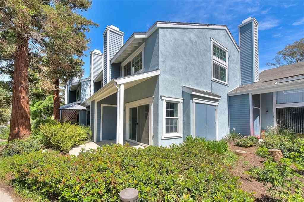 Condo For Sale - 700 E Lake Drive E #7<br/> Orange, CA 92866