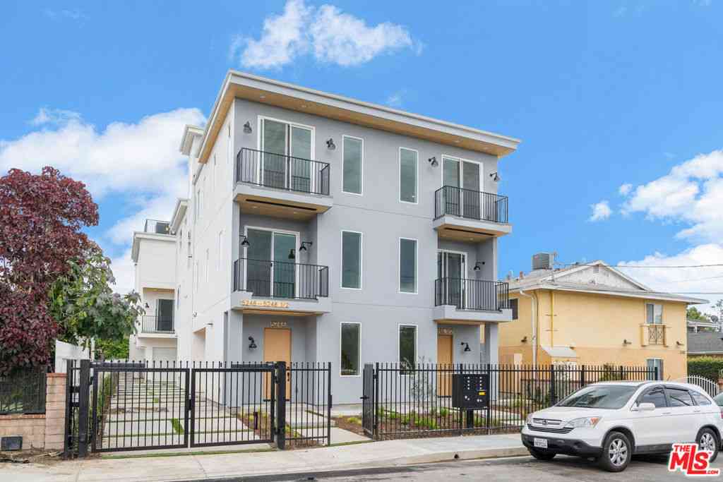 Condo For Rent - 5246 Auckland Avenue<br/> Los Angeles County, North Hollywood, CA 91601