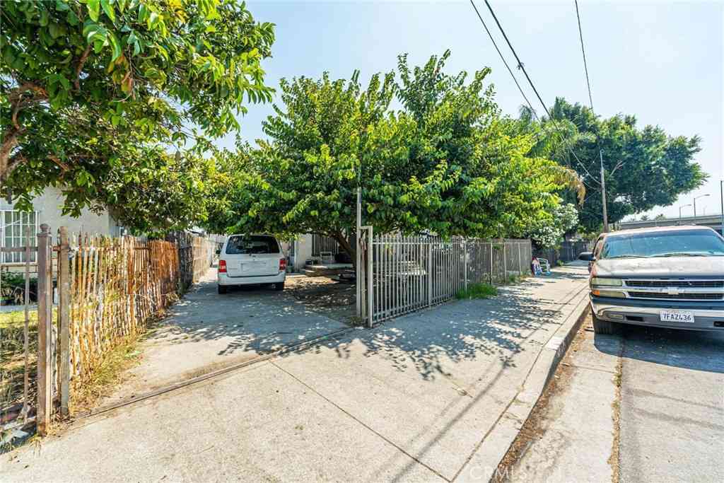Homes For Sale - 11422 Willowbrook<br/> Los Angeles County, Los Angeles, CA 90059