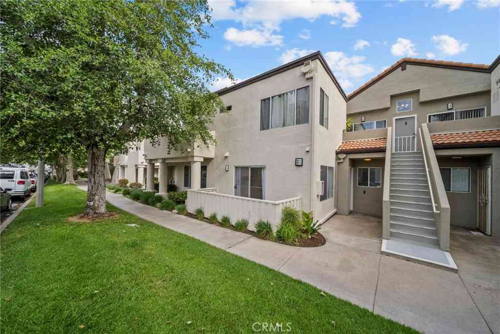 Condo For Sale - 21370 Nandina Lane #103<br/> Newhall, CA 91321