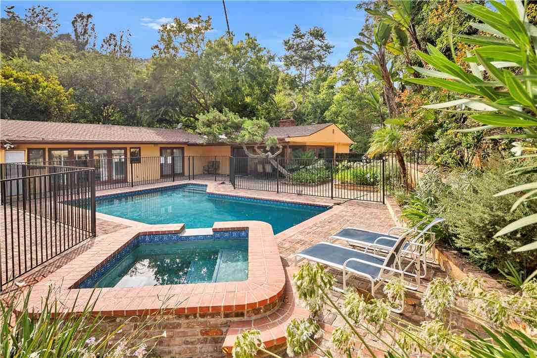 Homes For Rent - 2500 Benedict Canyon<br/> Los Angeles County, Beverly Hills, CA 90210