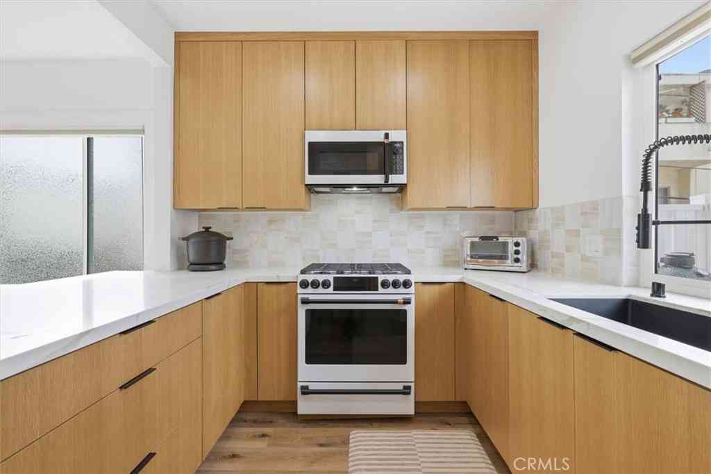 Townhouse For Sale - 11936 Gorham<br/> Los Angeles, CA 90049